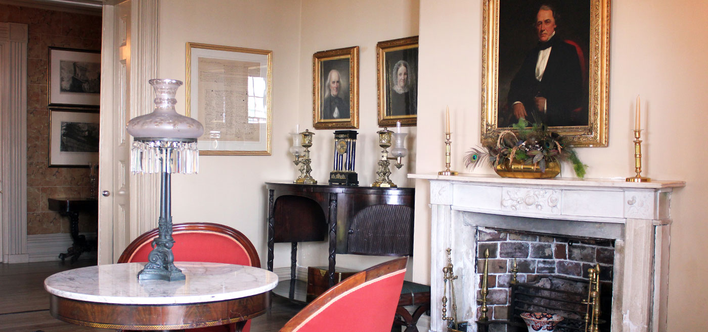 The interior of the Edmondston-Alston House